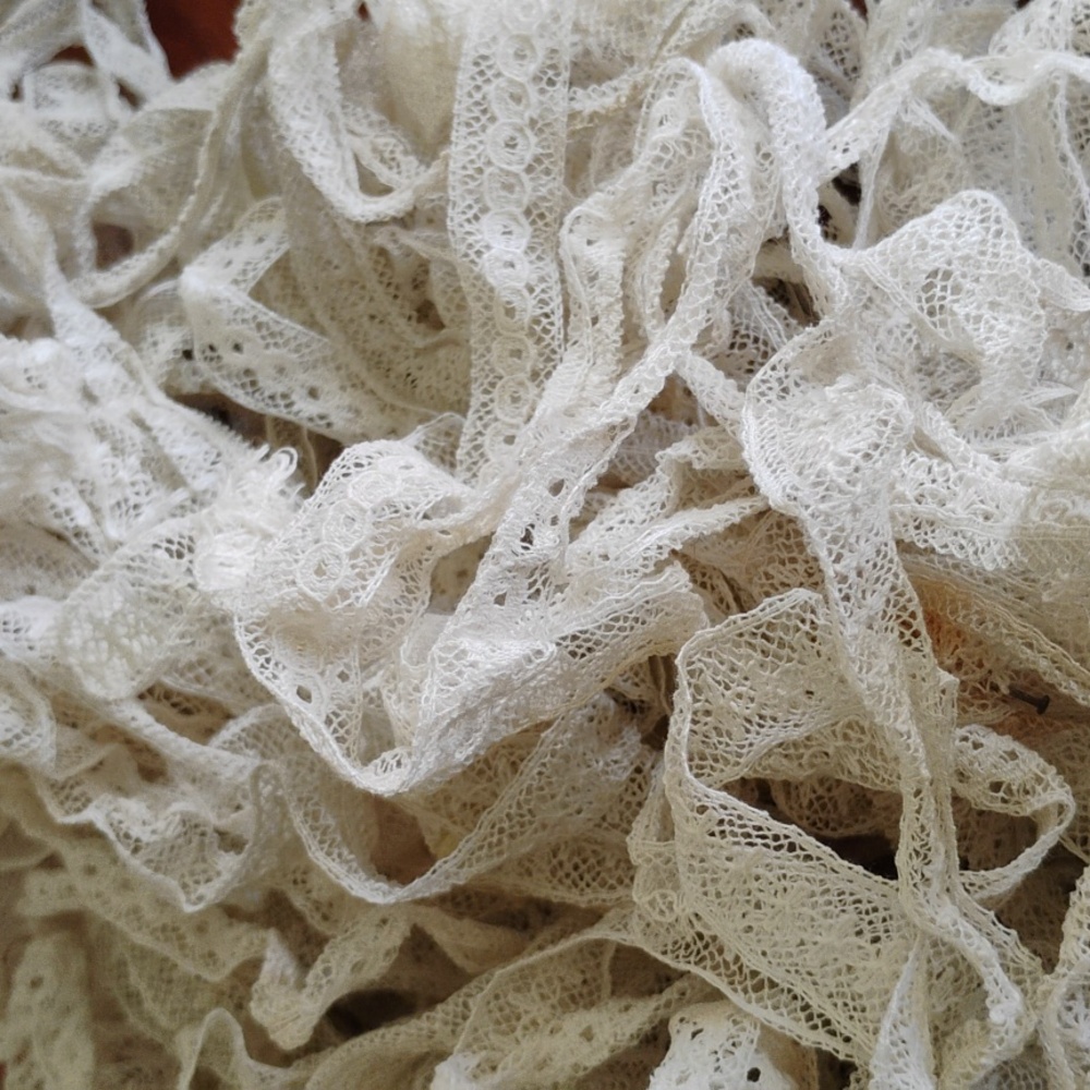 Vintage Lace, Amazing FEMININE Vintage Stock DEADSTOCK - Picture 3 of 16